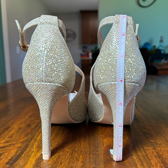 NWT Women’s Gold Glitter Heels Size 6  4" Pointed Toe Crossed Ankle Strap - Picture 12 of 16